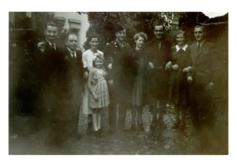 Lt Westerman and Sgt Dieckow with Rommes family